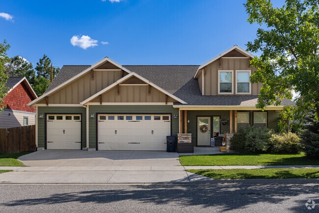 Some of the newer homes in Valley Unit have a Craftsman inspired look.