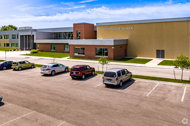 Richard Warren Intermediate School has parking in front of the entrance in Leavenworth, KS.