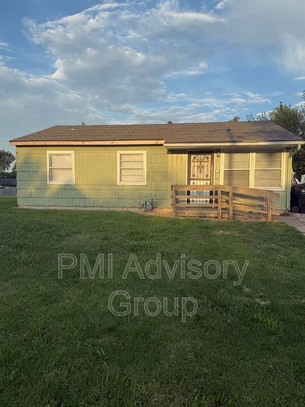 1837 SE Pennsylvania Ave, Topeka, KS 66607