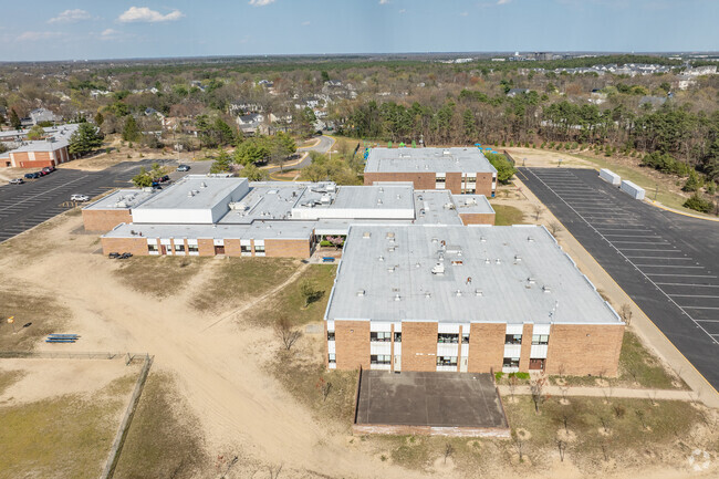 Oak St Elementary School in Lakewood.