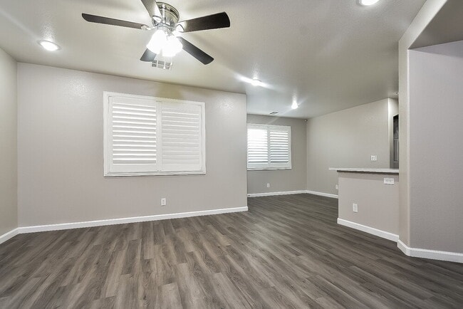 9322 Winfrey Ave, Las Vegas, NV 89148 - photo 4