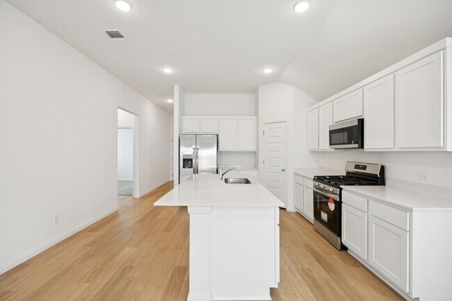 123 Universal Dr unit 36562551, Hutto, TX 78634 - photo 7