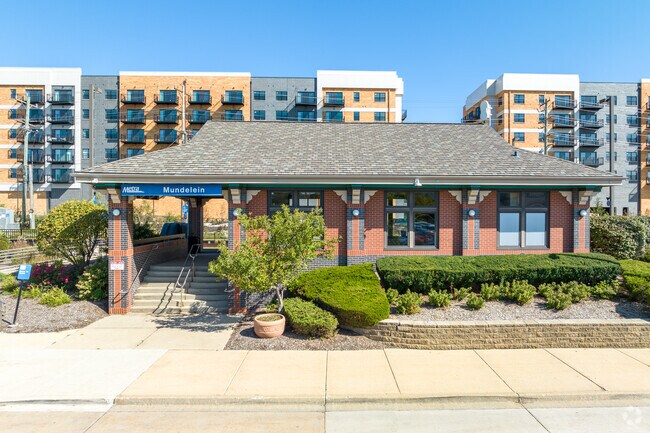 Getting from West Shore Park to Downtown Chicago is a breeze with the Metra.