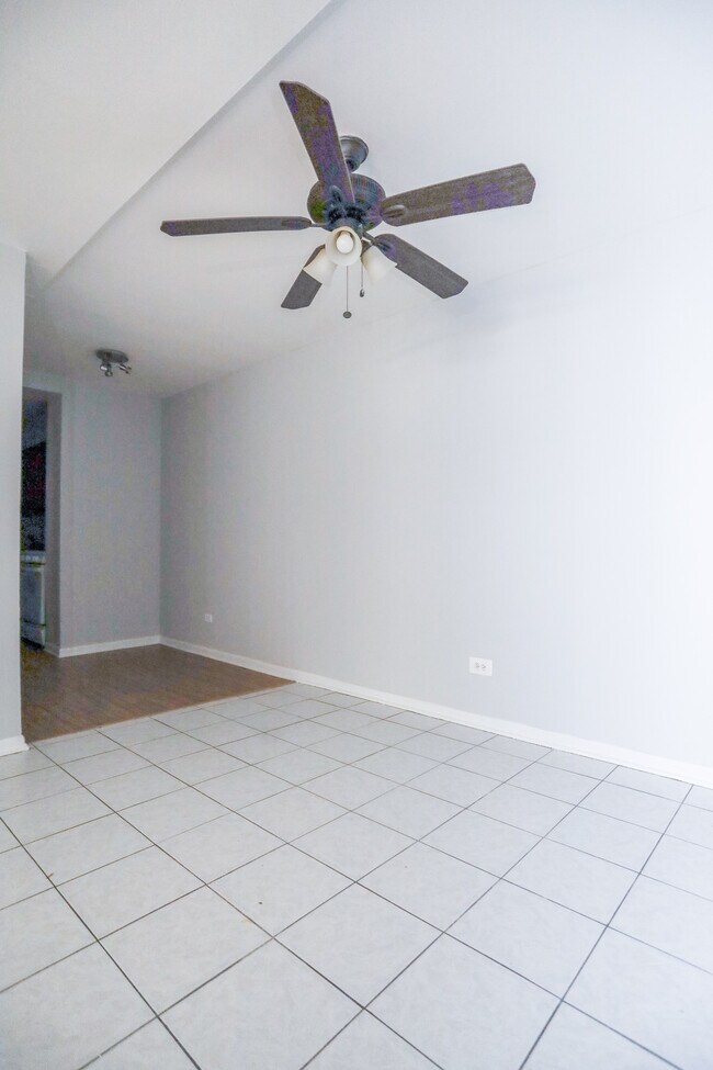 2835 N Cambridge Ave unit 104, Chicago, IL 60657 - photo 3