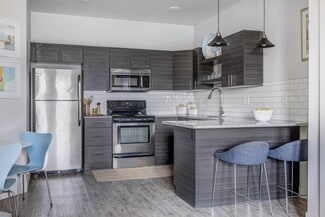 736 W State St, Farmington, UT 84025