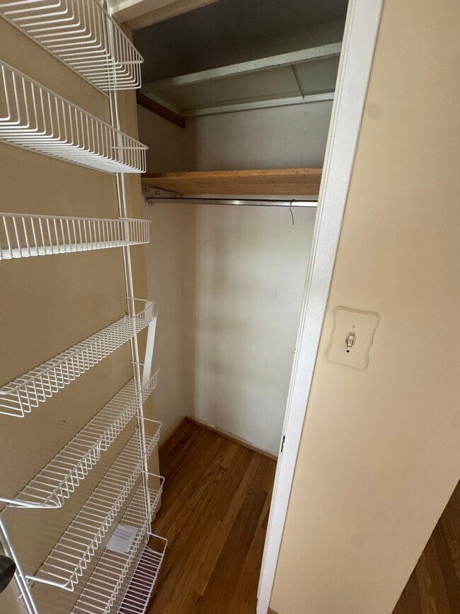 19621 Sparr Spring Rd, Montgomery Village, MD 20886 - photo 4