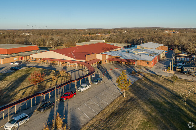 Pea Ridge Intermediate School has a student-teacher ratio of 16 to 1.