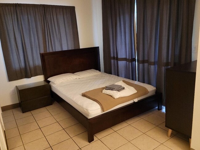 2214 Aloha Dr unit 3 bedrms w 3 bathrms, Honolulu, HI 96815 - photo 7