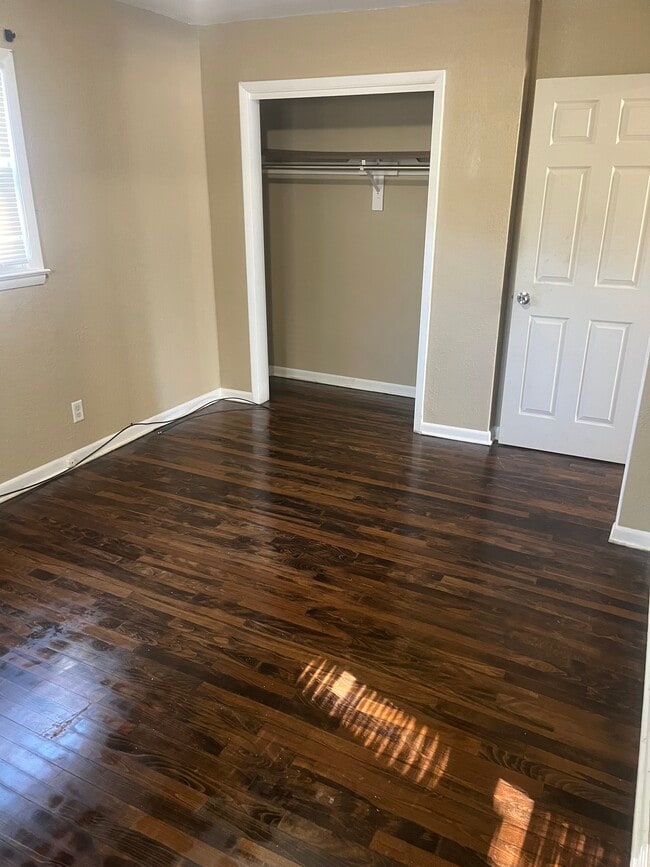 6615 W Keefe Avenue Pkwy, Milwaukee, WI 53216 - photo 7