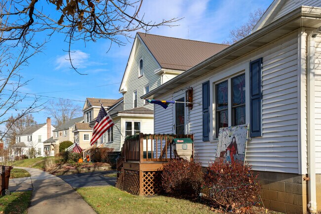 Neatly decorated mid-century homes, line the streets of Grove City.