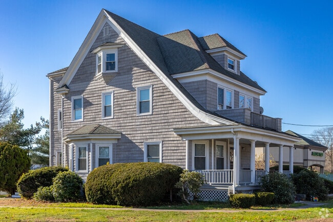 Some homes in Rockland have large front covered porches.