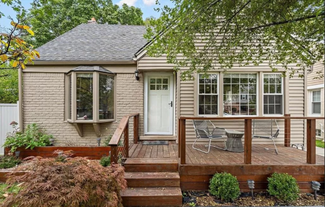 426 Hillcrest Ave, Grosse Pointe Farms, MI 48236