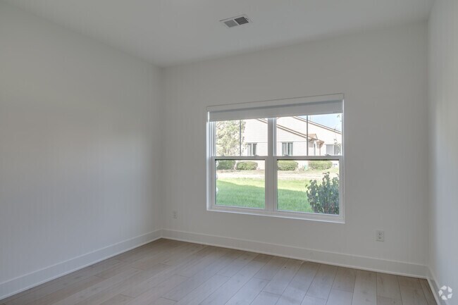 2BR, 2BA - 1,029SF - The Avalon - Bedroom