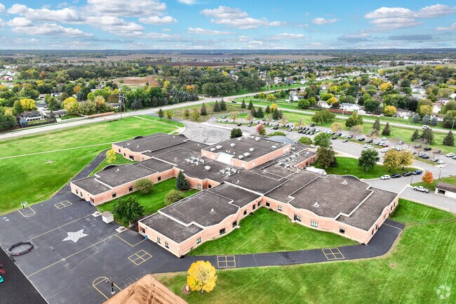 Little Mountain Elementary lies on the southeast side of Monticello.