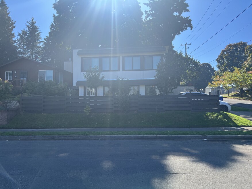 6920 NE 27th Ave unit Entire unit B, Portland, OR 97211 - photo 1