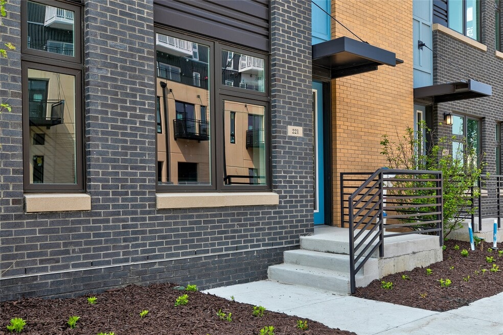 221 Maple St, Des Moines, IA 50309 - photo 1