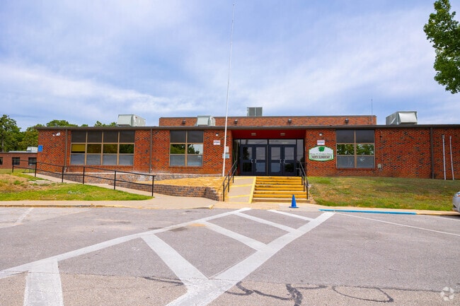 North Elementary School serves grades K–5 in the Warsaw R-IX District.