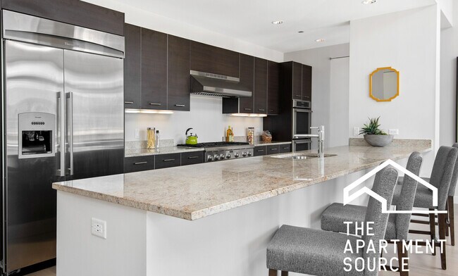 910 W Huron St unit CONVERTIBLE, Chicago, IL 60642 - photo 2