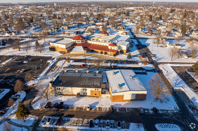 Kinwell Academy has a student-teacher ratio of 7 to 1.
