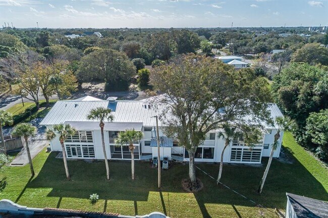 1122 25th St unit 3, Vero Beach, FL 32960 - photo 3