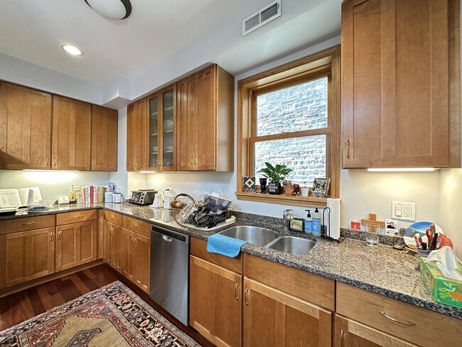 1437 W Olive Ave unit J04P, Chicago, IL 60660 - photo 4