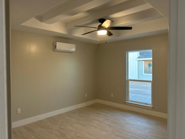 229 Dub Dr unit 2, Eagle Pass, TX 78852 - photo 5