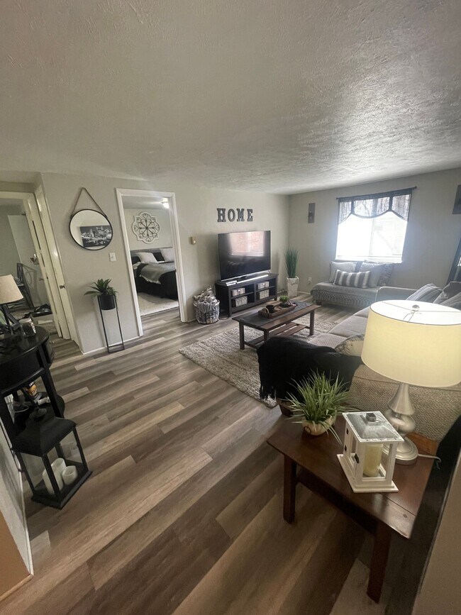 1-12 Locust Hill Dr, Cheswick, PA 15024