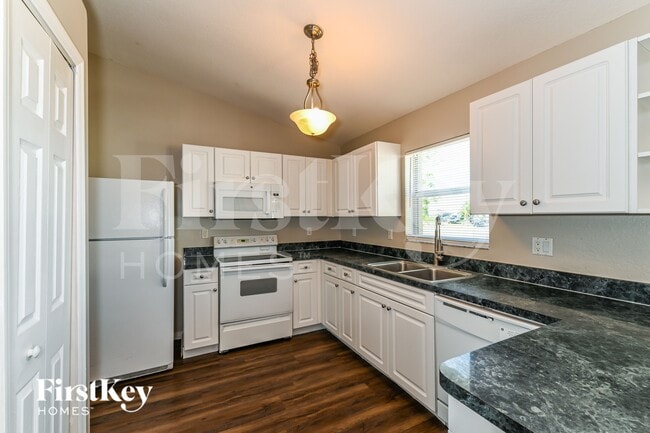 904 NW 8th Place, Cape Coral, FL 33993 - photo 6