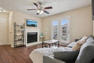 248 E Southwest Pkwy, Lewisville, TX 75067