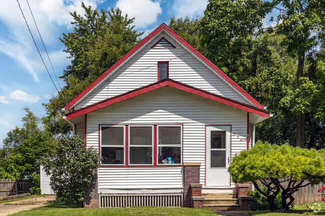 There are many great single family homes in Westbrooke.