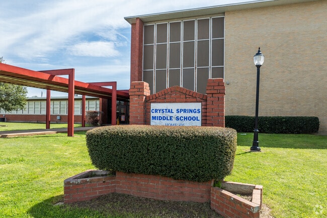 Crystal Springs Middle School serves 534 students.