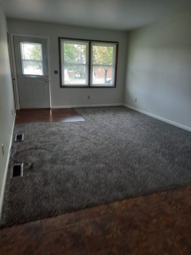 3039 Runway Ave, Eau Claire, WI 54703 - photo 2