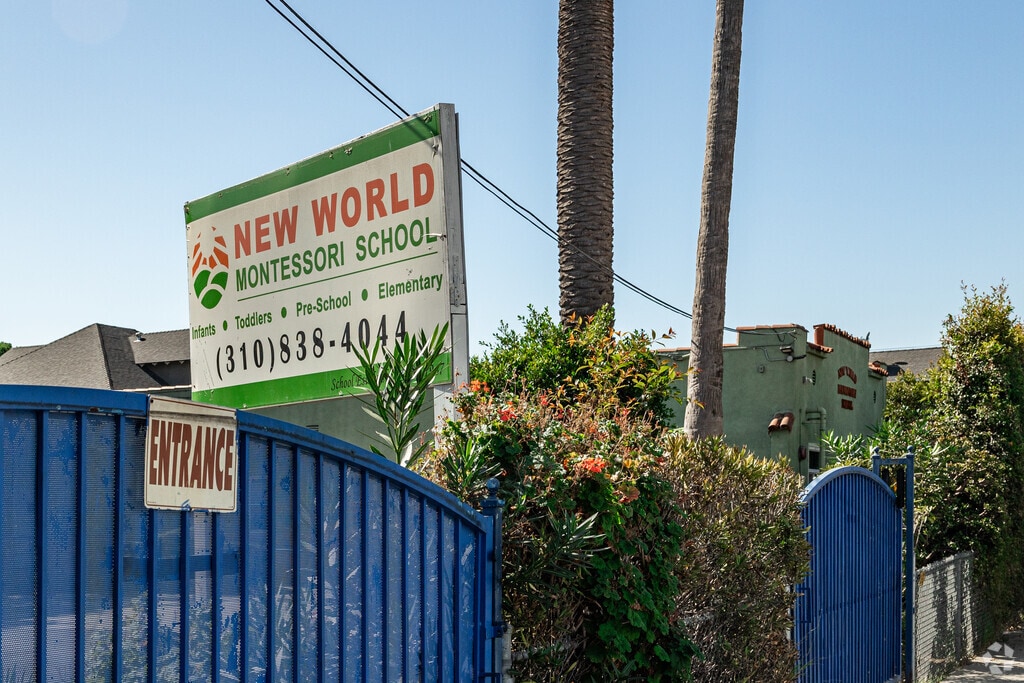 New World Montessori is a well rated Los Angeles school from toddlers to elementary students.
