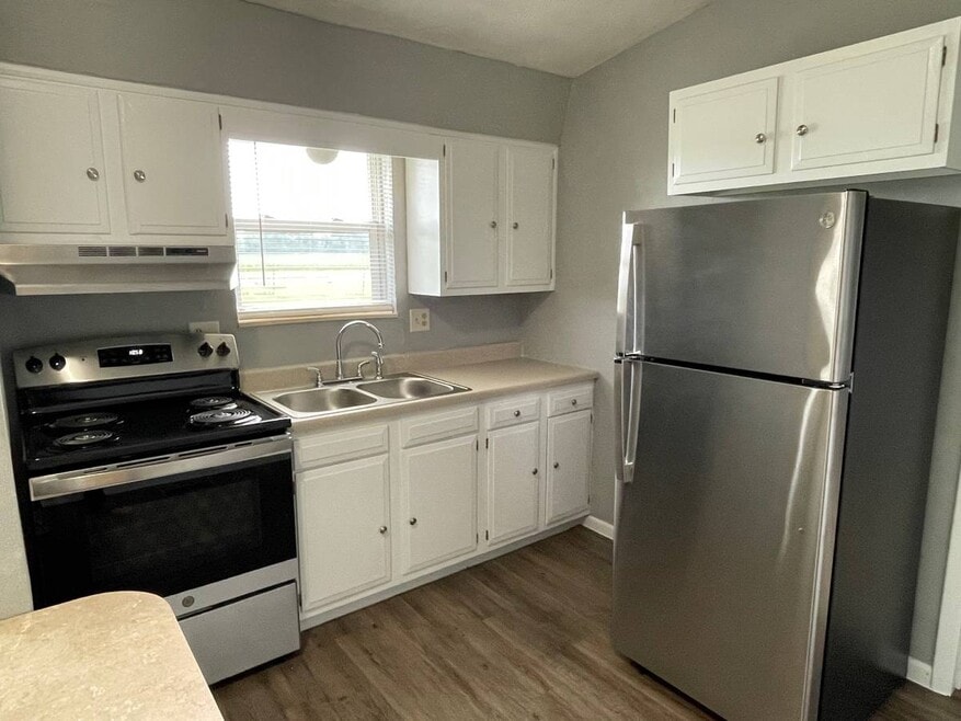 2740 E Phylbeck Ave unit 4, Terre Haute, IN 47805 - photo 1