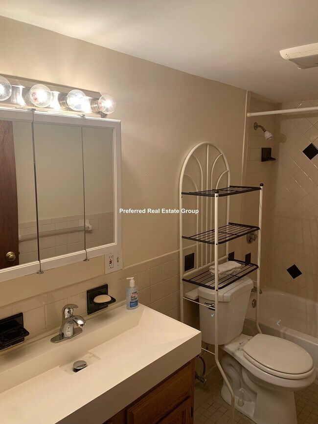 96 Millet St unit 1, Dorchester Center, MA 02124 - photo 4