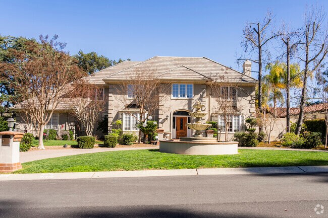 Every home in Glen Una is a masterpiece, featuring exquisite architecture, spacious interiors, and breathtaking views.