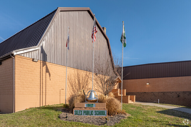 Silex Elementary School teaches students in grades PreK-5.