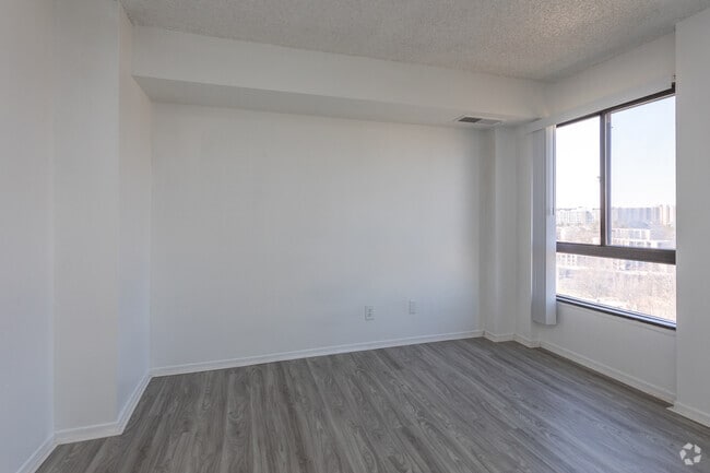 1BR, 1BA - 680 SF