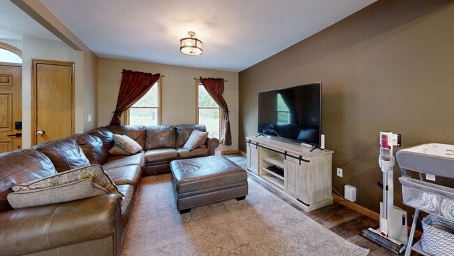 1315 Morning Star Dr, Roaming Shores, OH 44084 - photo 2