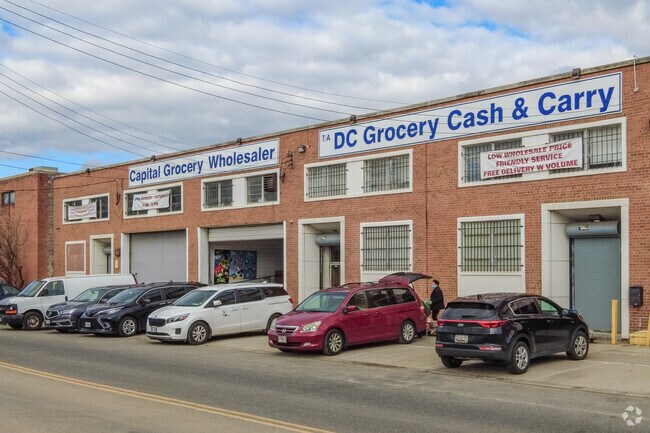 DC Grocery Cash & Carry is a wholesale grocery store located in Gateway.