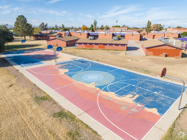 Discover great facilities and academic excellence at Desert Horizon Elementary in Phoenix.