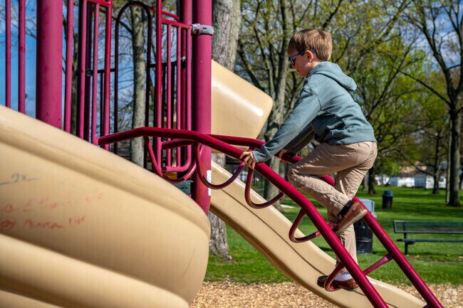 Pack a lunch and spend the day playing outdoors with your kids at Johnston Park.