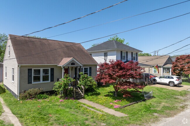 From cottages to colonials, Green Oaks is a showcase of classic and charming architectural styles.