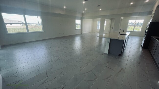 10182 White Magnolia Square, Thonotosassa, FL 33592 - photo 5