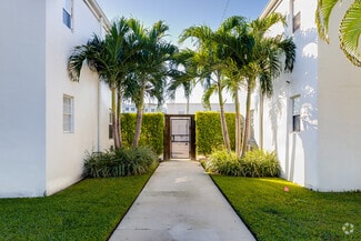402 11th St N, Naples, FL 34102