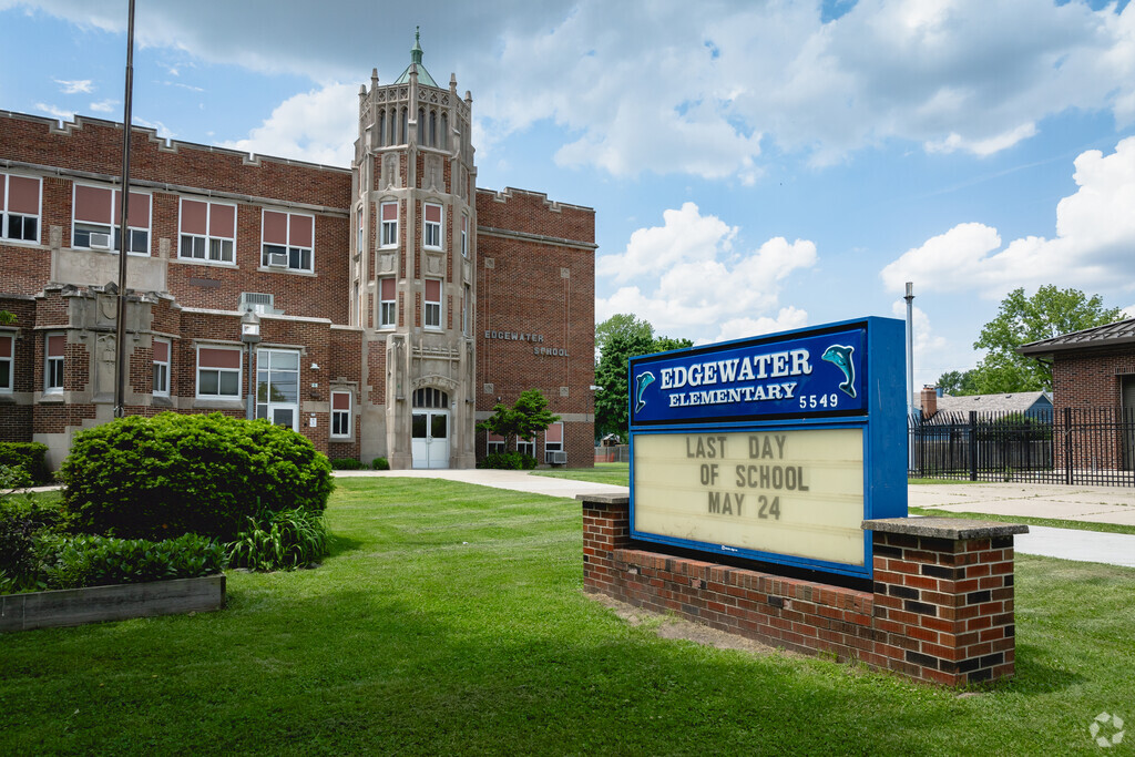 Edgewater Elementary welcomes new students.