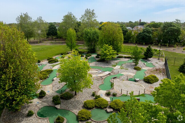 Have fun with the whole family at the Lasky Putt Putt Course.
