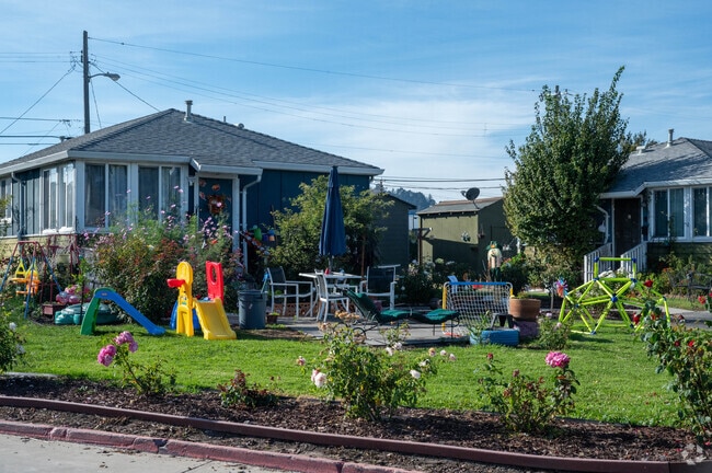The Santa Fe neighborhood is a family oriented community.