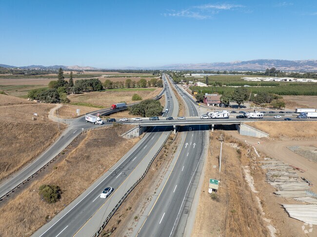 SR 25 in Hollister links to Silicon Valley via U.S. Route 101.