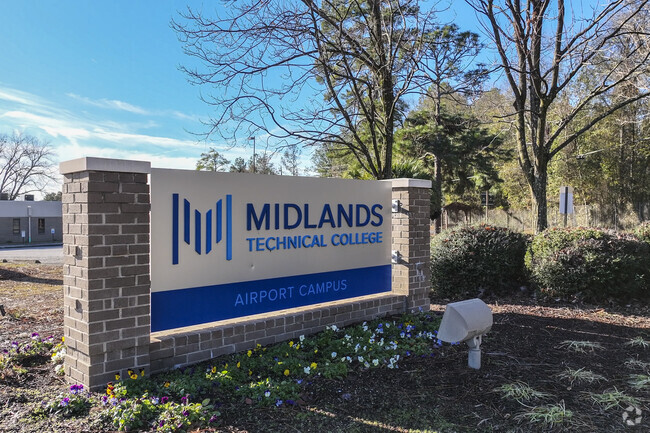 Midlands Middle College	offers great experience in student life.